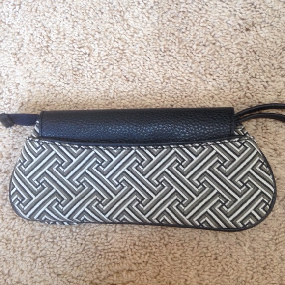 Adorable wristlet - Picture 2 of 3